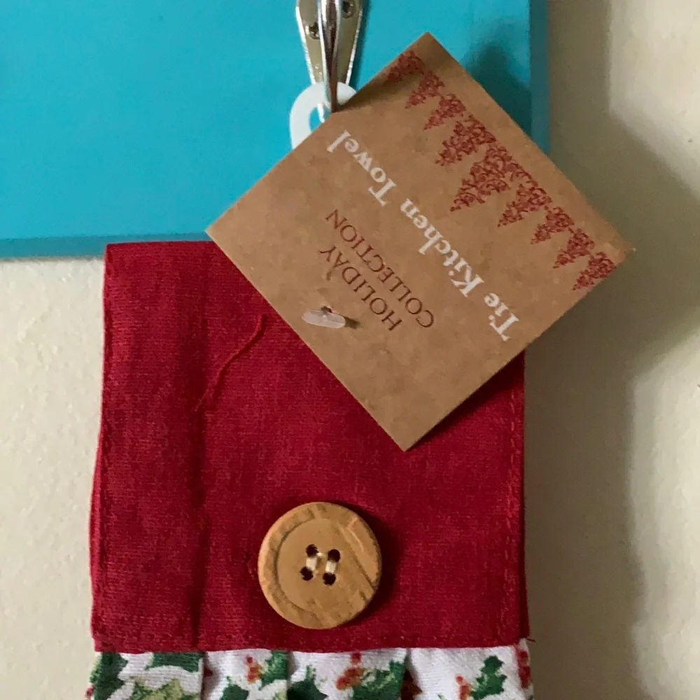 Holiday Collection The Kitchen Towel “Cardinals Print” New with tags